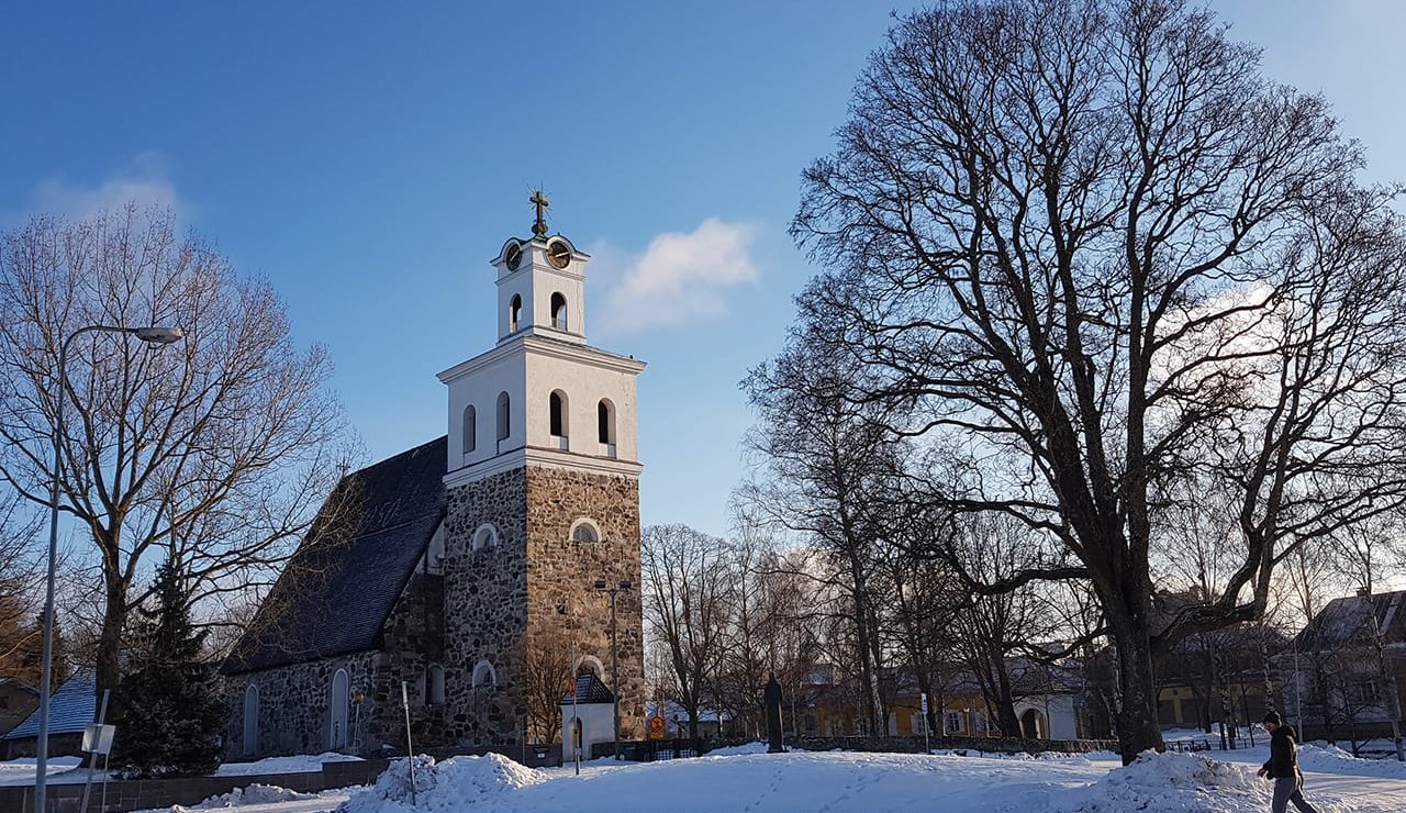 Pyhän Ristin kirkko talvi