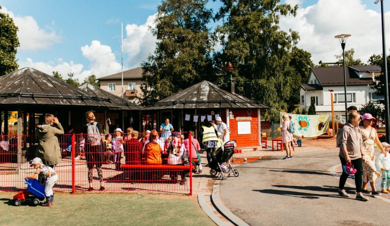 kipparinpuiston-leikkikentta-perhepuisto-1536x1025