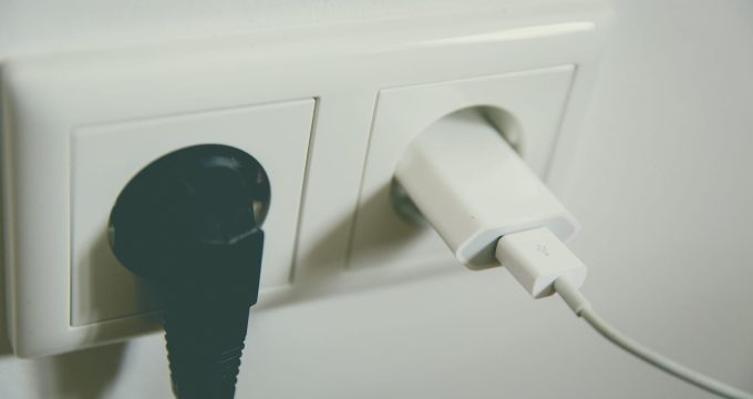markusspiske-power-outlet-1794616_1920