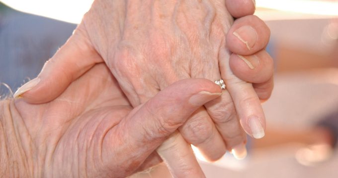 mishelved-grandparents-2778661_1920