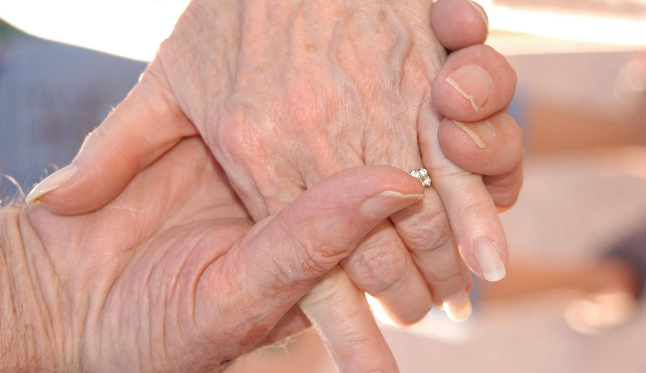 mishelved-grandparents-2778661_1920